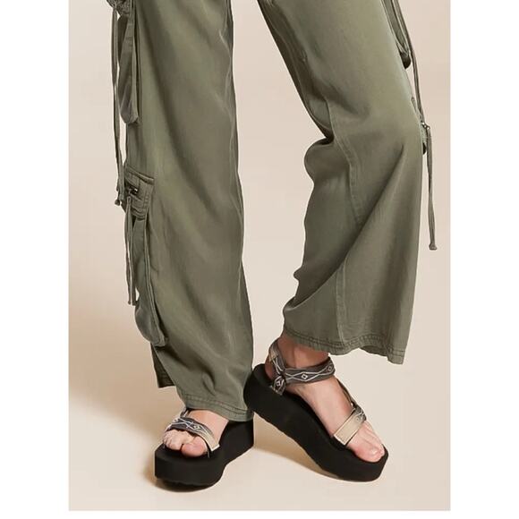 Teva platform sandals black grey pattern 9 NWOT - Picture 2 of 14